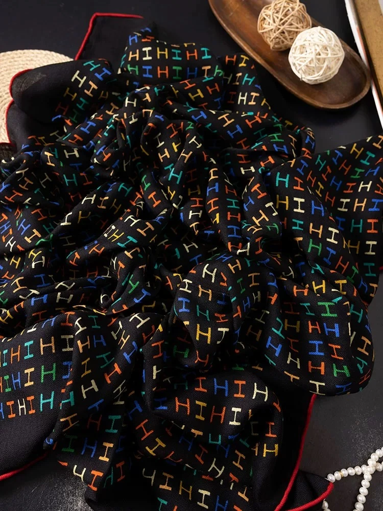 七彩时尚字母 180*90长巾百搭丝巾