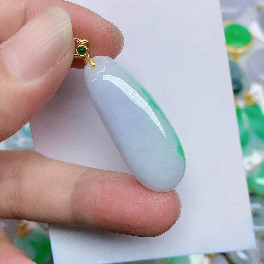 翡翠未镶嵌颈饰35675