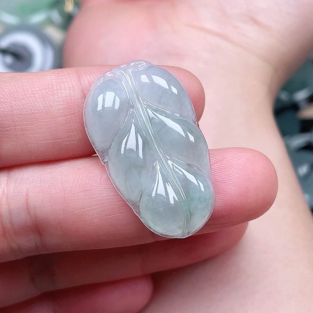 翡翠未镶嵌颈饰叶子