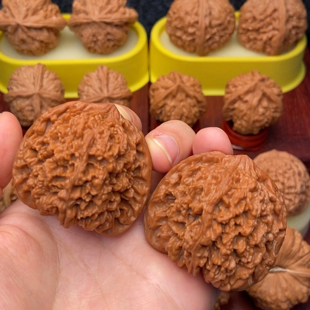 文玩核桃把件45精品老树红皮满天星
