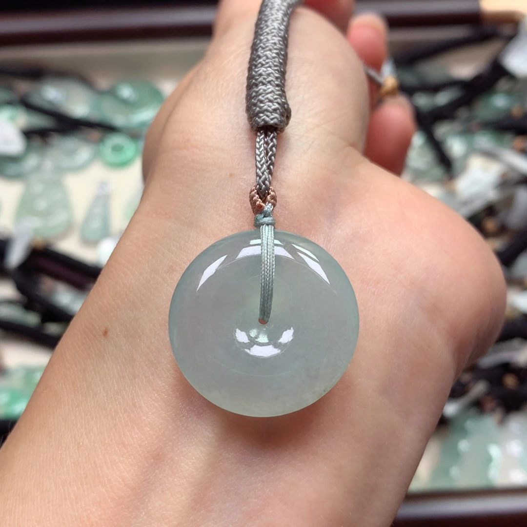 翡翠未镶嵌颈饰平安扣