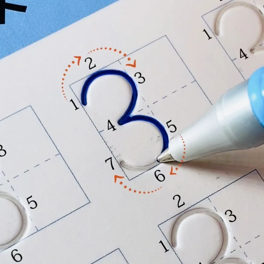 儿童三点定位凹槽学写数字字帖幼儿园描红学前班初学者训练写字本