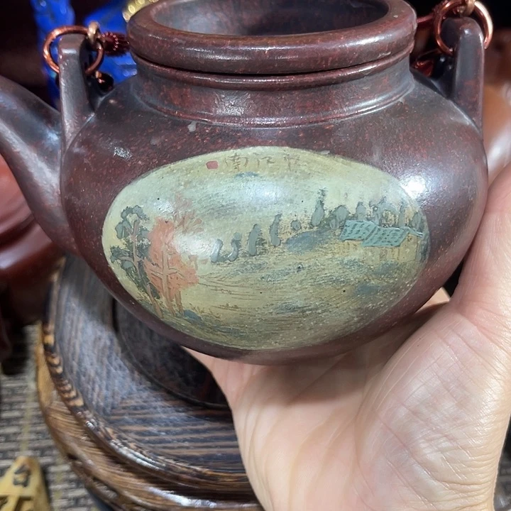 茶壶紫砂原矿泥料手工制作的一把紫砂壶。