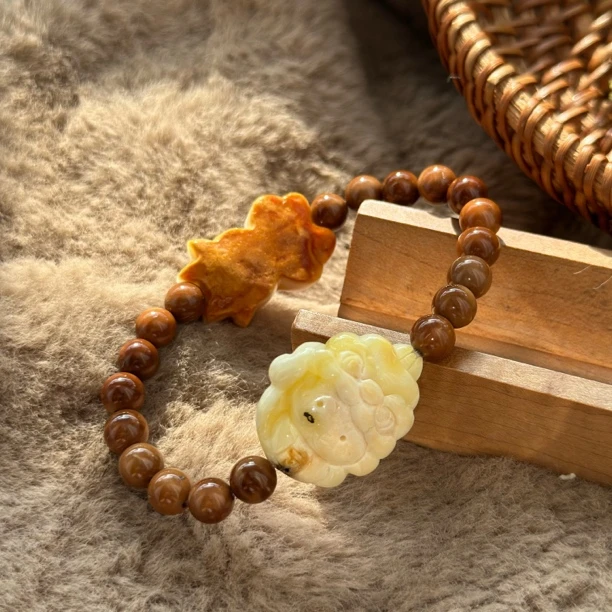 蜜蜡花蜡小牛小蛇库克三合吉祥手串