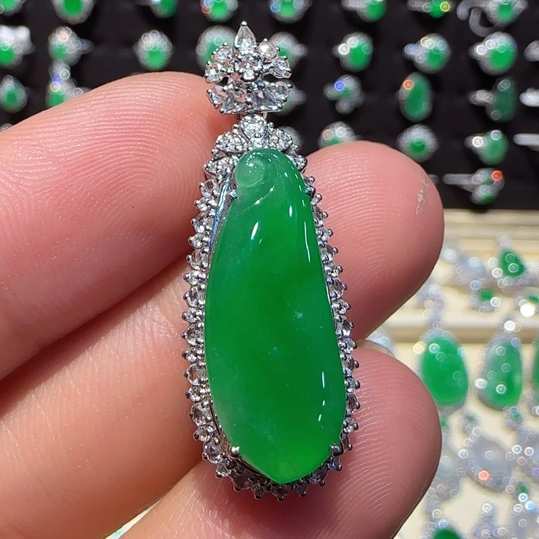 翡翠颈饰18K金镶嵌吊坠