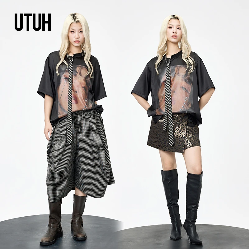 UTUH 黑色高雅缎面人像印花宽松休闲百搭上衣女配：领带TLWWR1N086