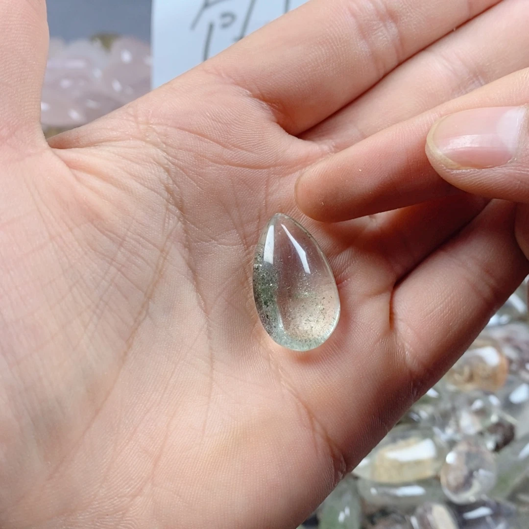 颈饰水晶未镶嵌83。