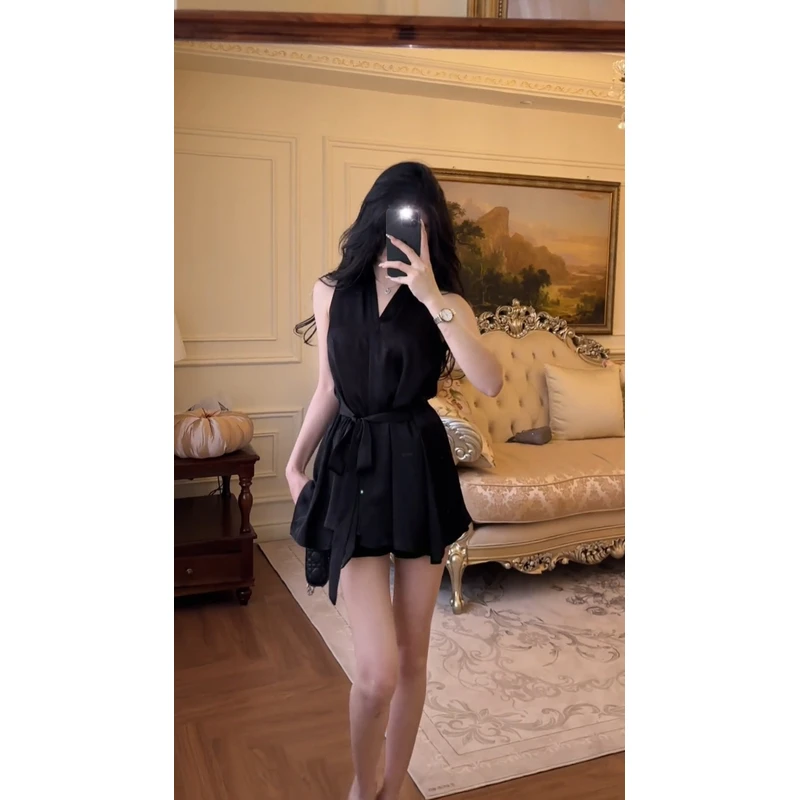 夏季凉感缎面设计感法式V领无袖绑带收腰上衣+松紧腰短裤时尚套装