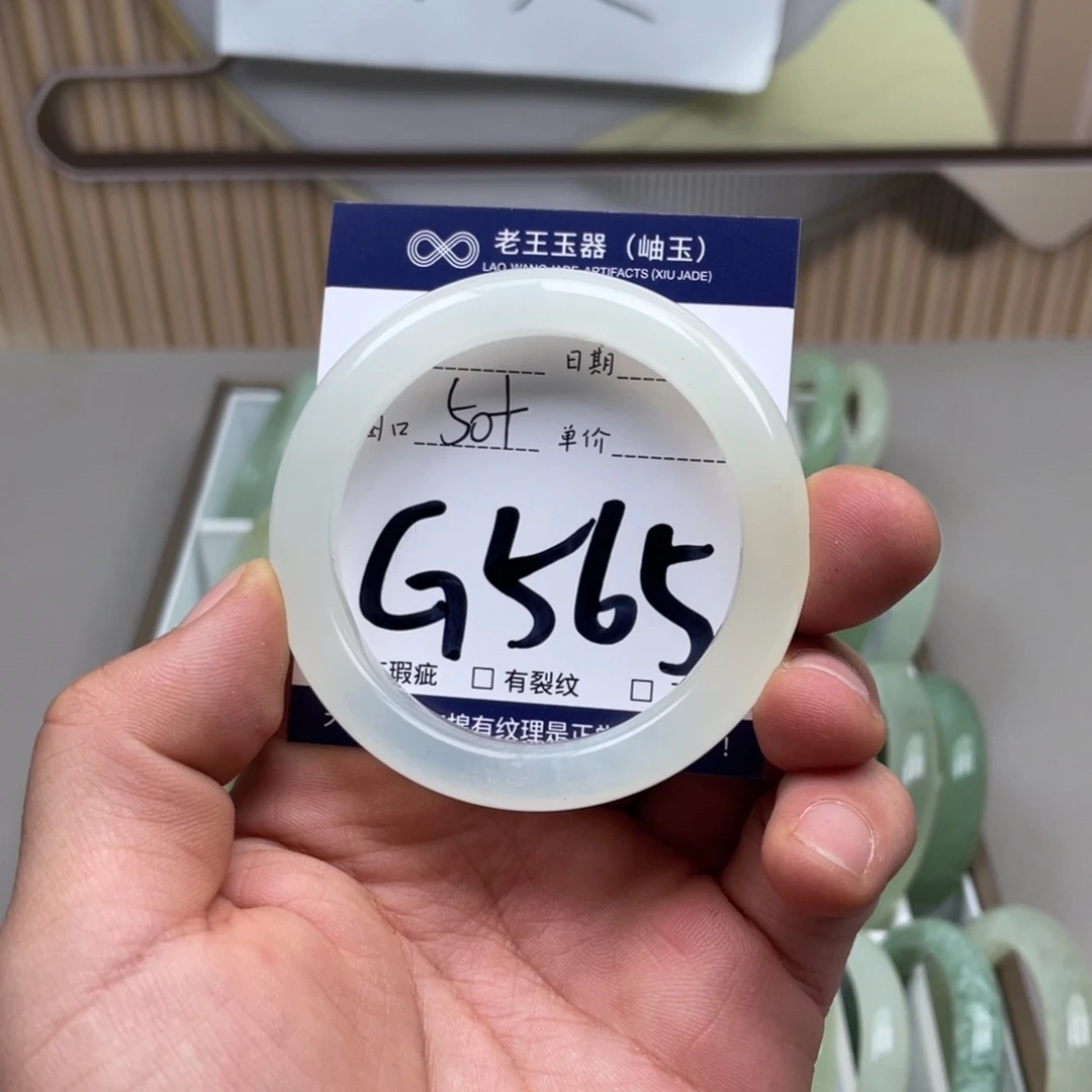 岫玉手镯手镯未镶嵌