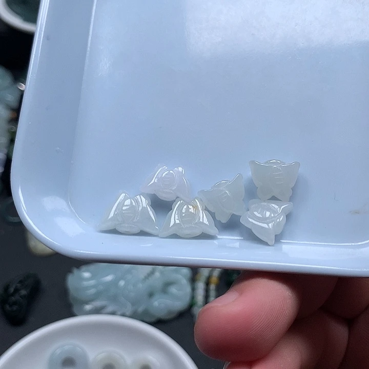 翡翠未镶嵌颈饰翡翠首饰