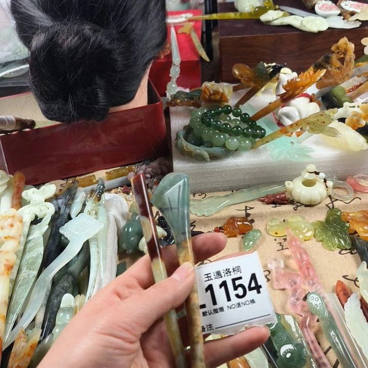 蛇纹石玉发饰合金小*子