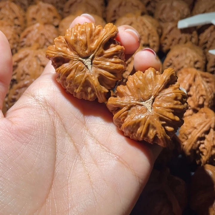 D***0桃核吊坠小妹三棱