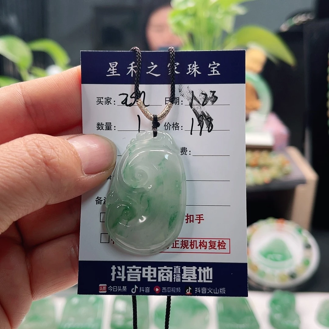 石英质玉颈饰未镶嵌a**?