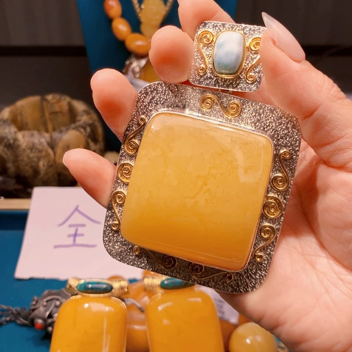 琥珀颈饰未镶嵌波兰设计款琥珀蜜蜡