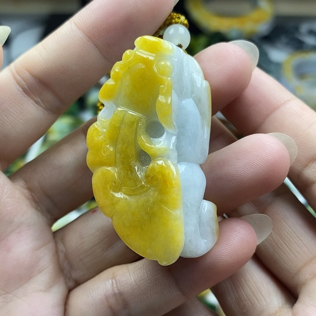 翡翠未镶嵌颈饰貔貅