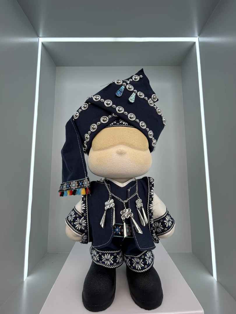 熊子路  苗族男孩    32厘米创意潮玩大手工十二生肖摆件潮流摆件