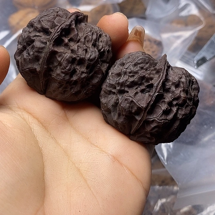 文玩核桃吊坠云南文玩铁核七彩皇冠41mm