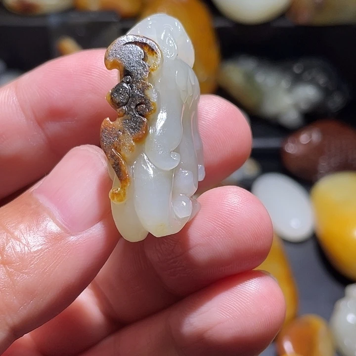 颈饰未镶嵌和田玉（糖玉）