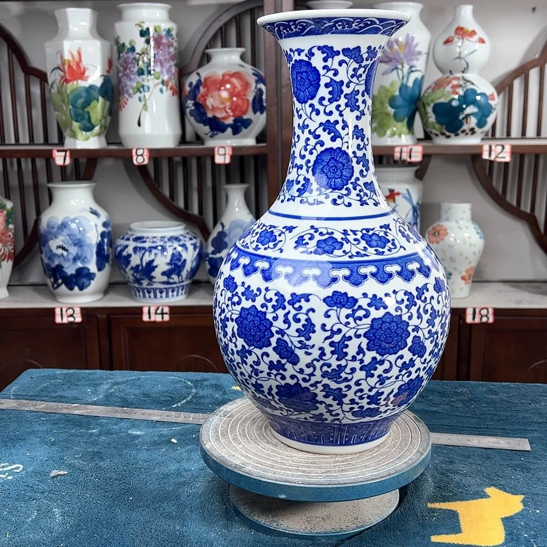 摆件景德镇陶瓷缠枝