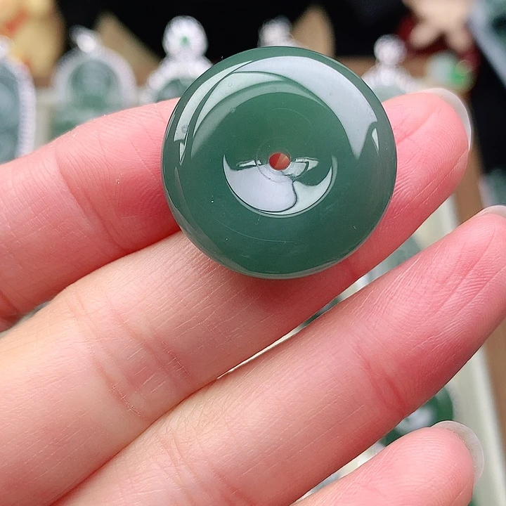 颈饰未镶嵌翡翠吊坠