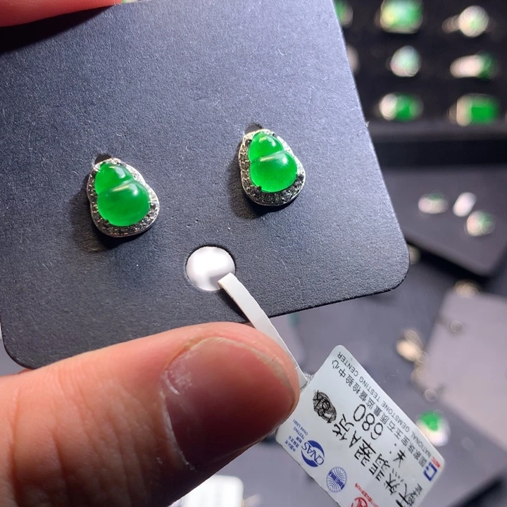 【闪购商品】翡翠颈饰银S925镶嵌王*微绿葫芦