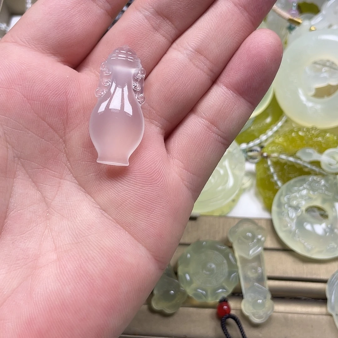 智***y蛇纹石玉未镶嵌颈饰