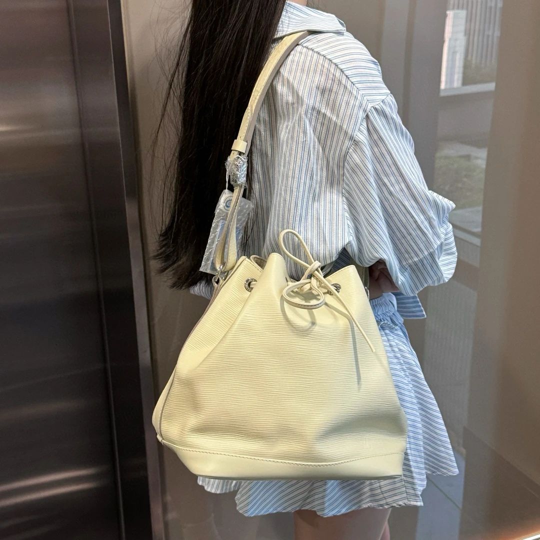 95新 LouisVuitton/路易威登 lv奶油黄水桶单肩包