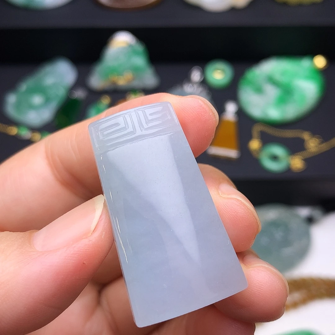 翡翠未镶嵌颈饰无事牌