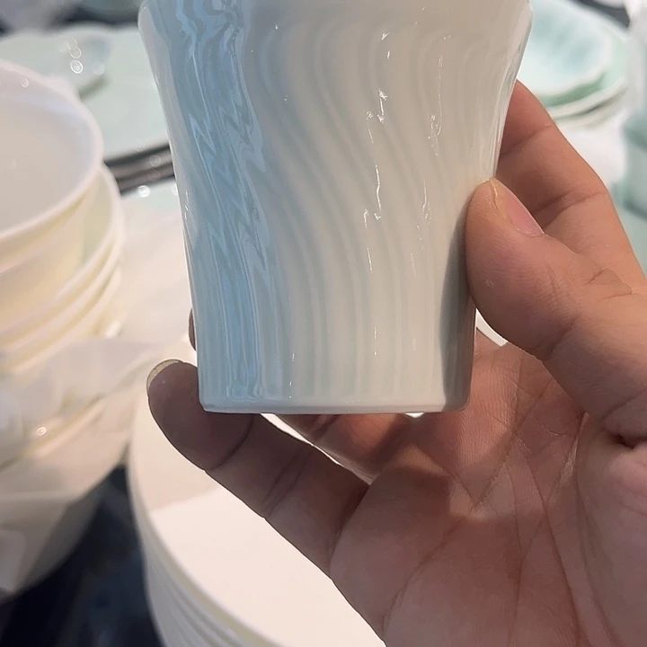 宋青芙蓉手握杯陶瓷
