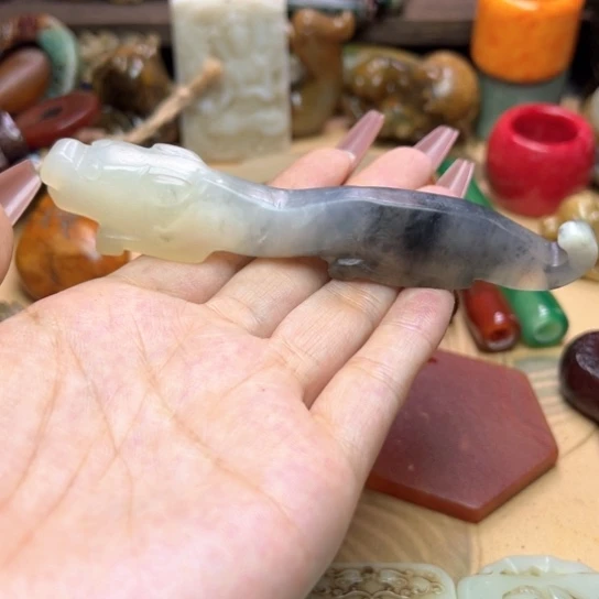 未镶嵌蛇纹石玉颈饰