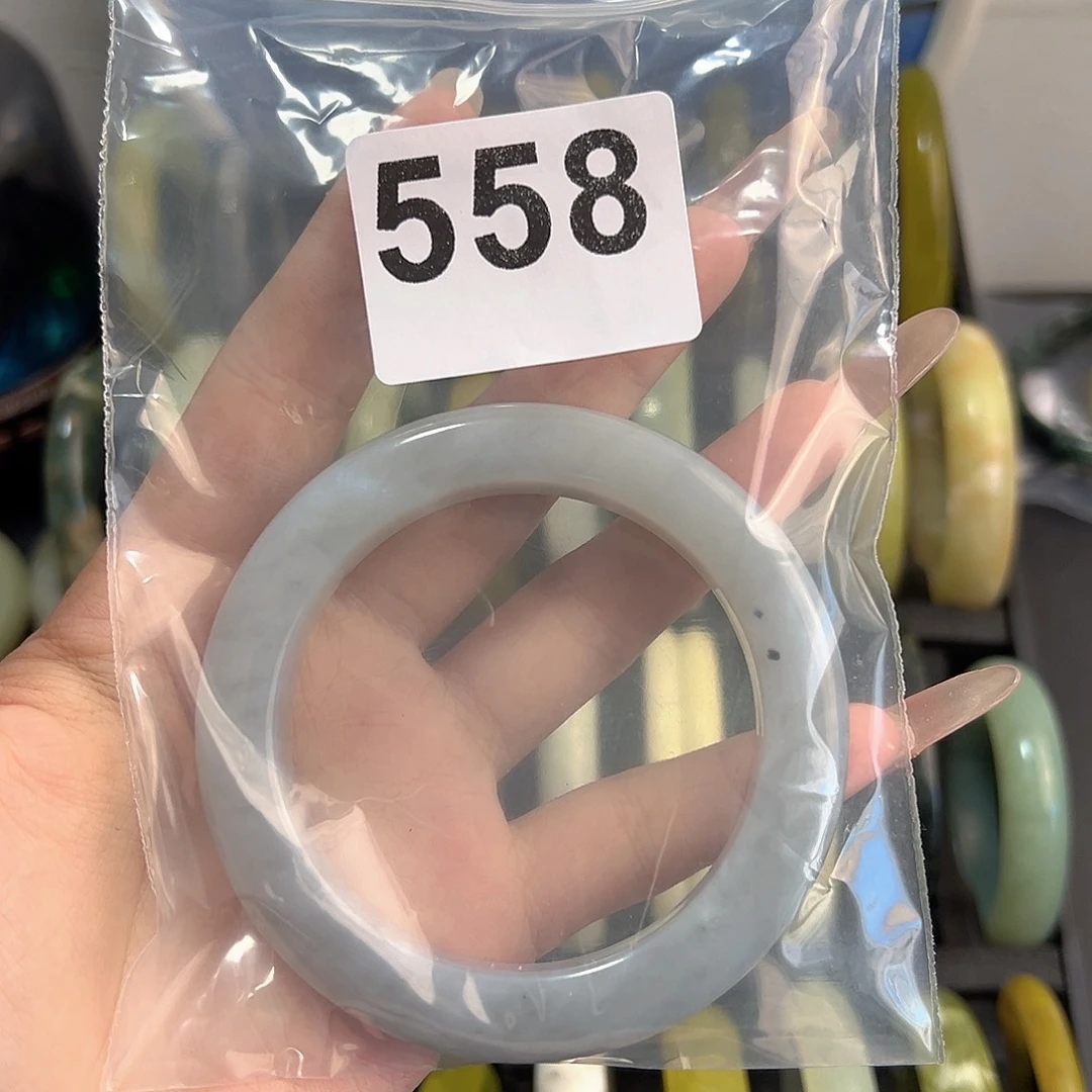 尾***尾蛇纹石玉未镶嵌手镯