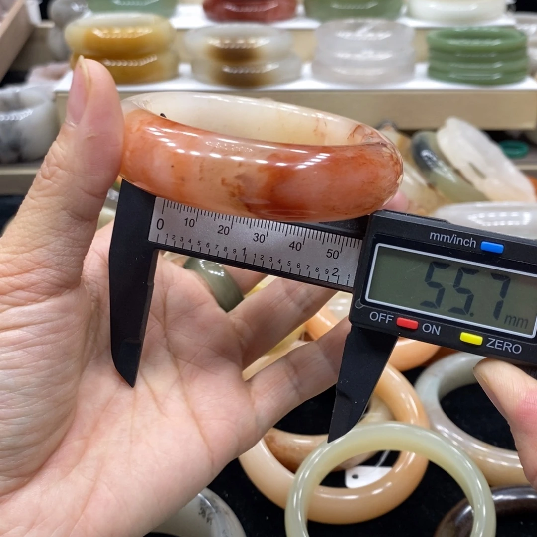 石英岩玉未镶嵌珠宝半成品