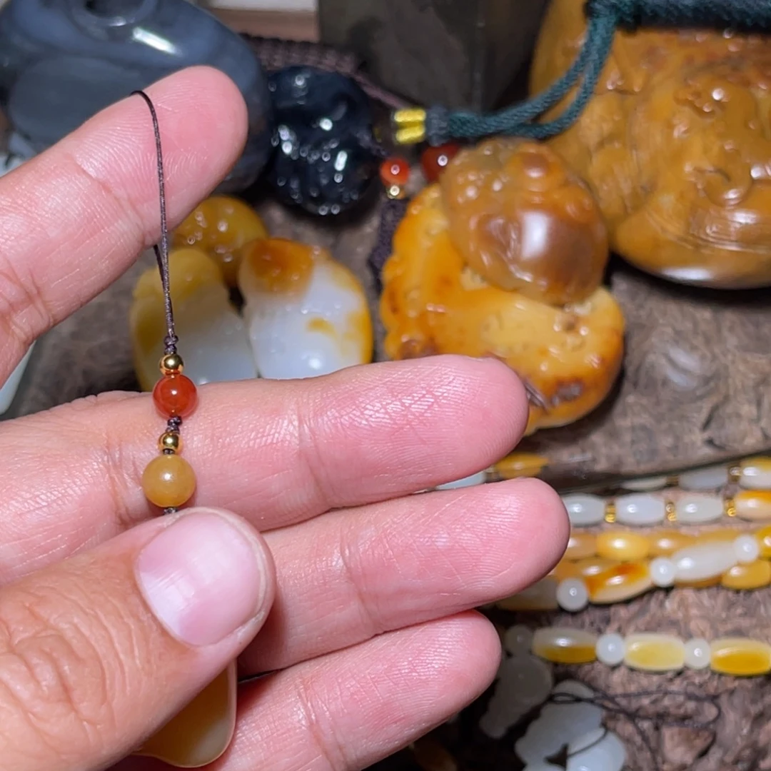 和田玉未镶嵌车挂