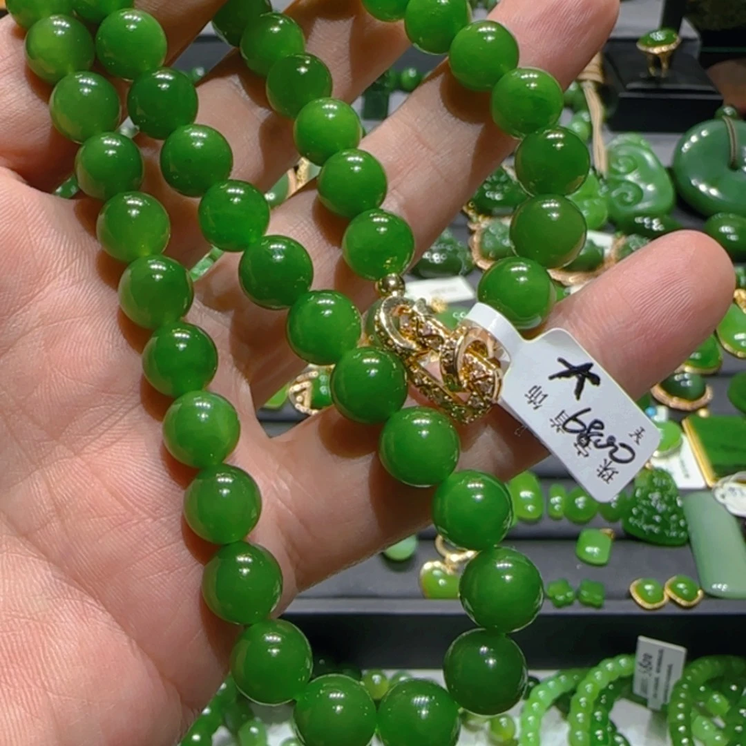 臻***至颈饰未镶嵌和田玉（碧玉）