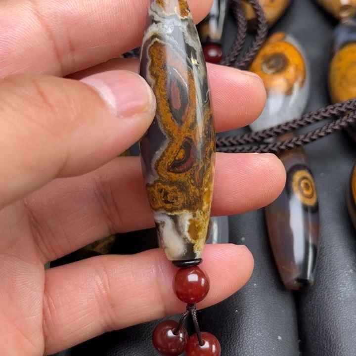 实***意颈饰未镶嵌石英岩玉