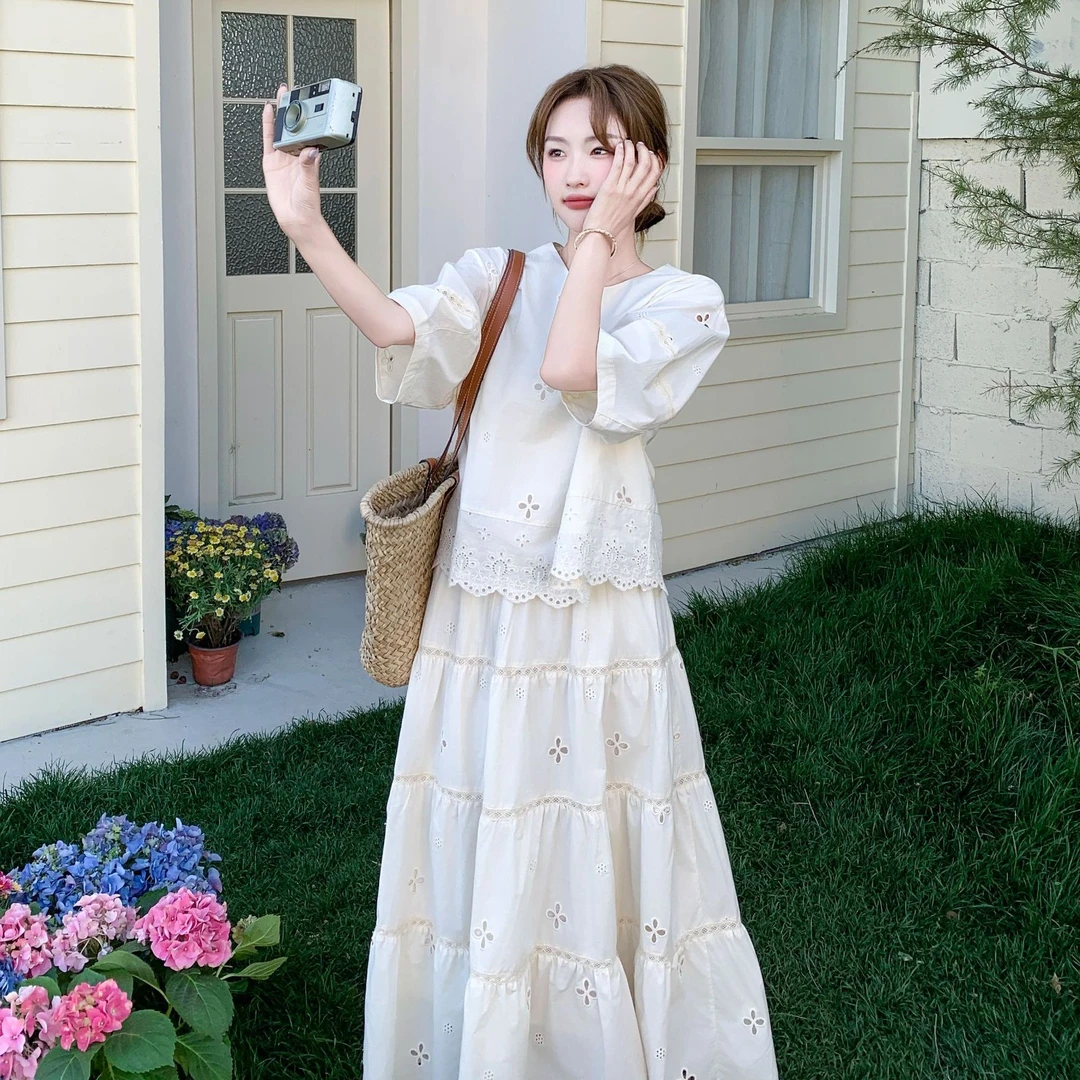 2025年夏新款圆领宽松上衣松紧腰半身裙套装镂空绣花设计感两件套