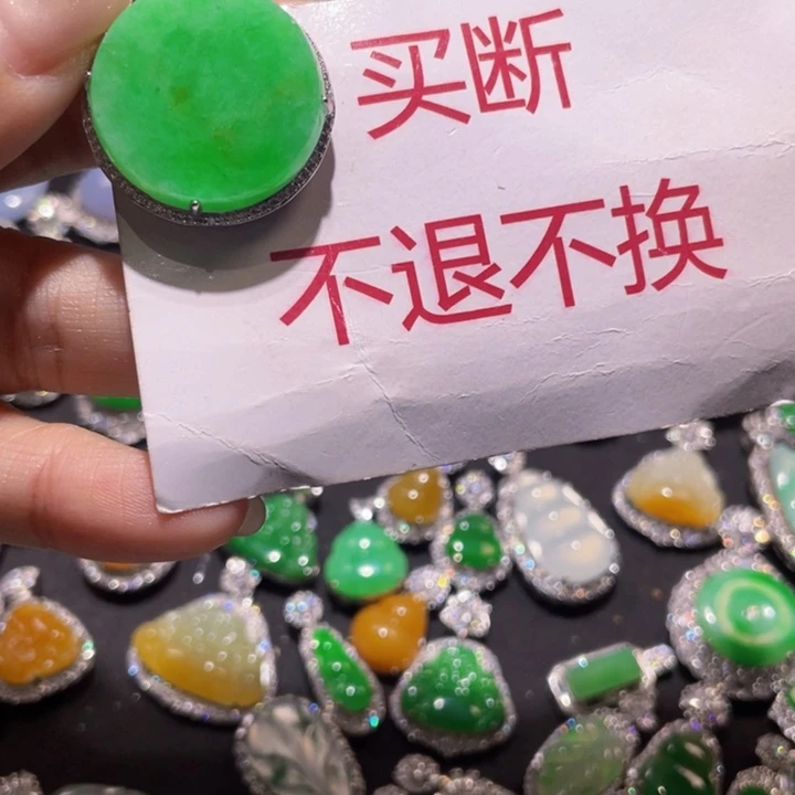 悠***7翡翠银S925镶嵌颈饰