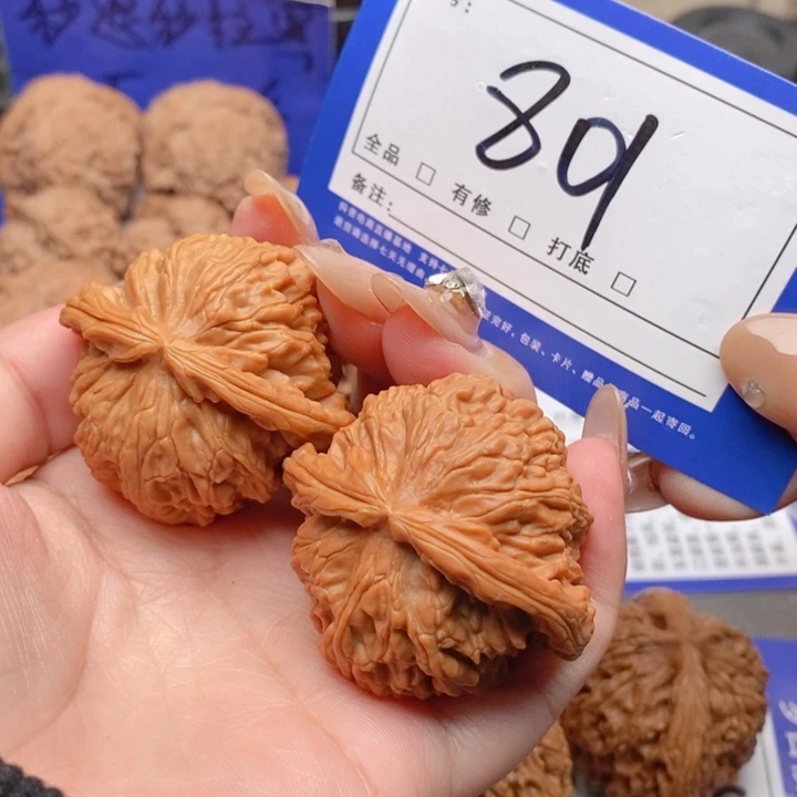 吊坠桃核掌*42白狮子801号牌