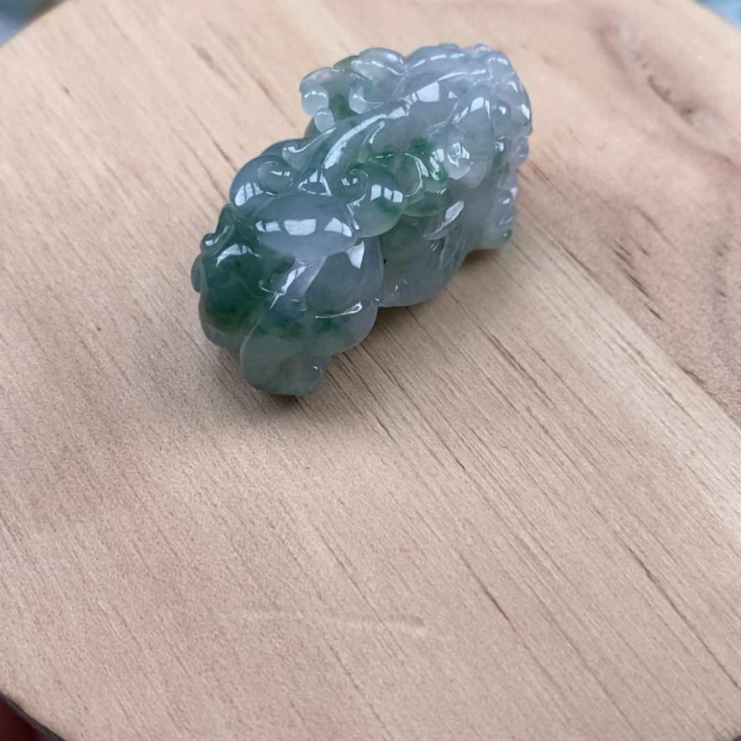 翡翠未镶嵌颈饰多人如意貔貅