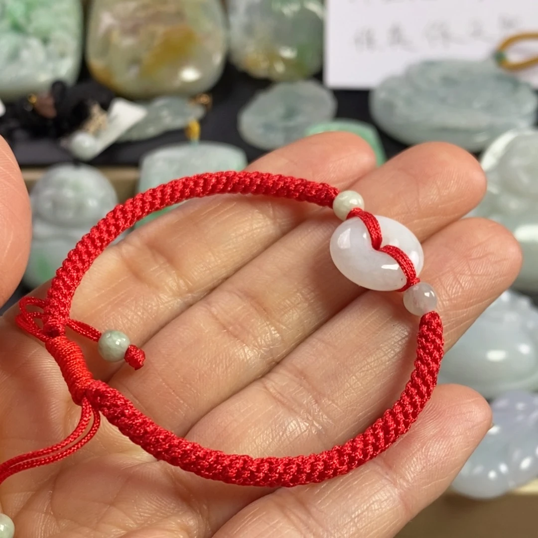 翡翠手链未镶嵌平安扣