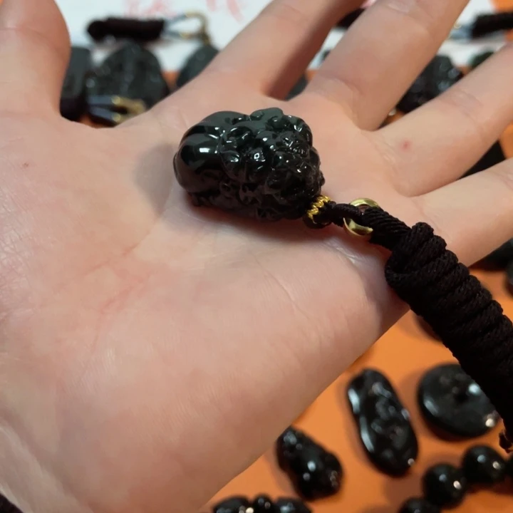 翡翠颈饰未镶嵌钱*帅