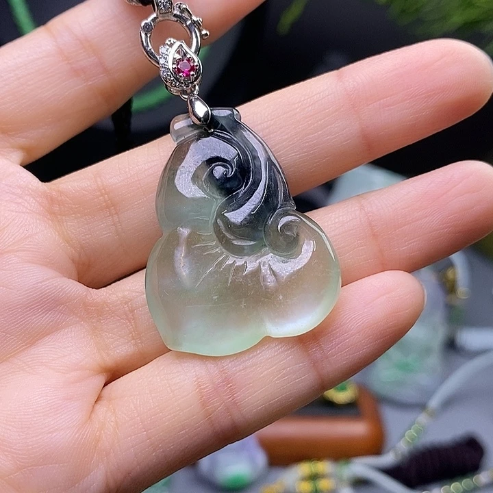翡翠未镶嵌吊坠(赠链)