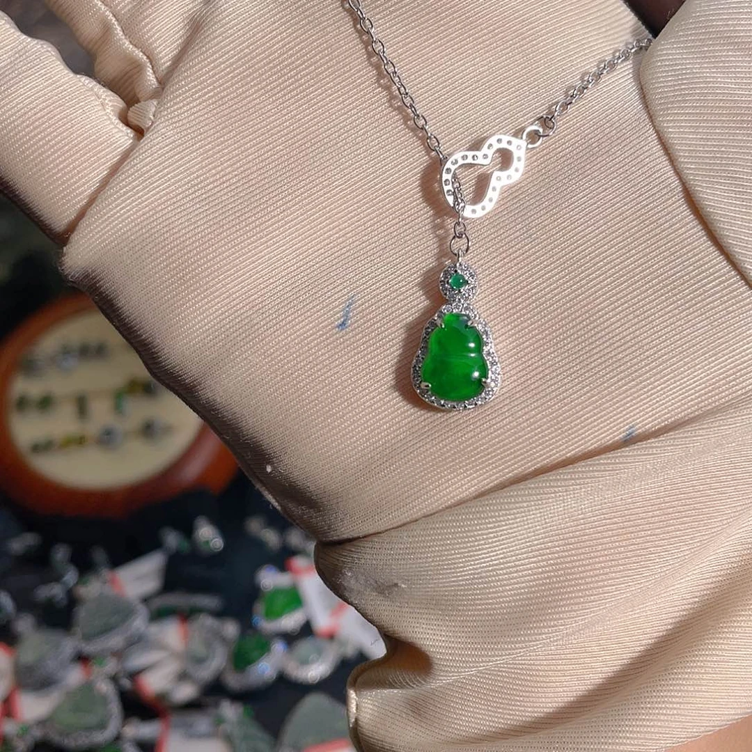 翡翠未镶嵌吊坠(赠链)