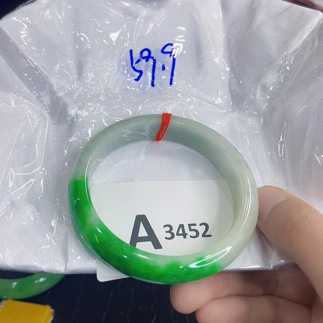 翡翠手镯未镶嵌手镯