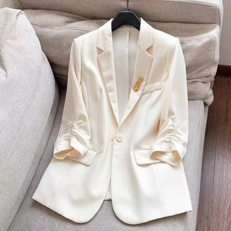 小静折扣~  JG405 春装显范儿别针装饰弹力起皱西装外套