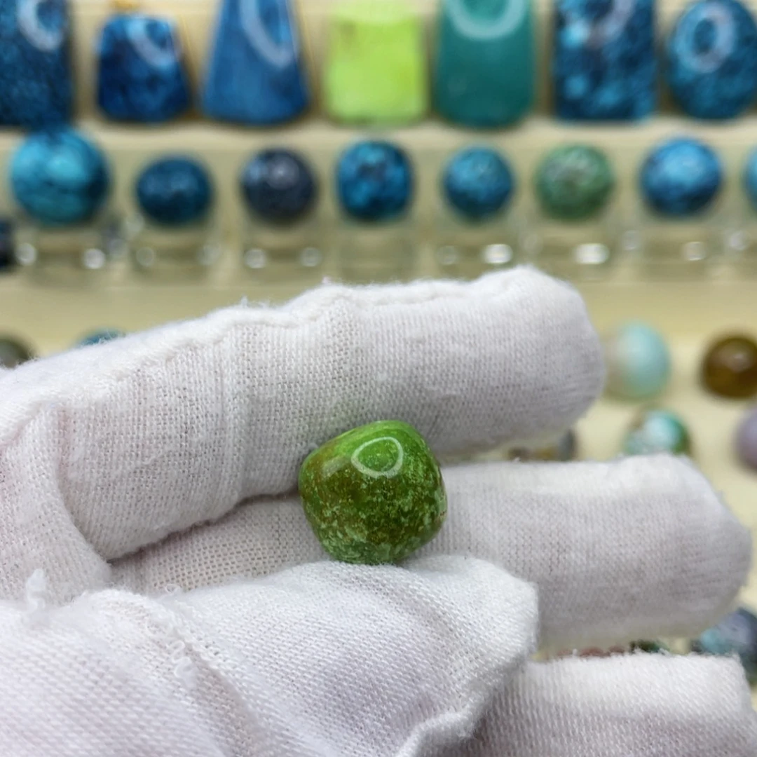 未镶嵌绿松石颈饰