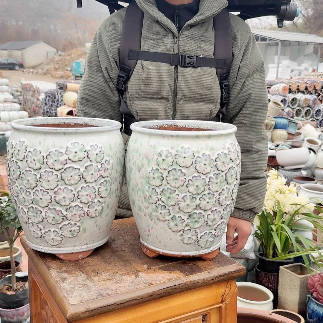 紫砂花盆口18高22（两个花花白色脚脚