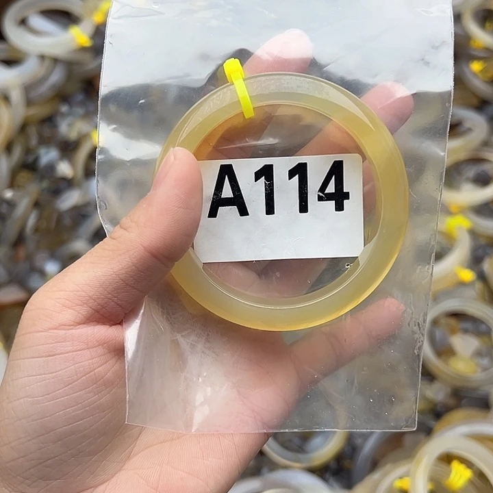 狡***4玛瑙/玉髓未镶嵌手镯114