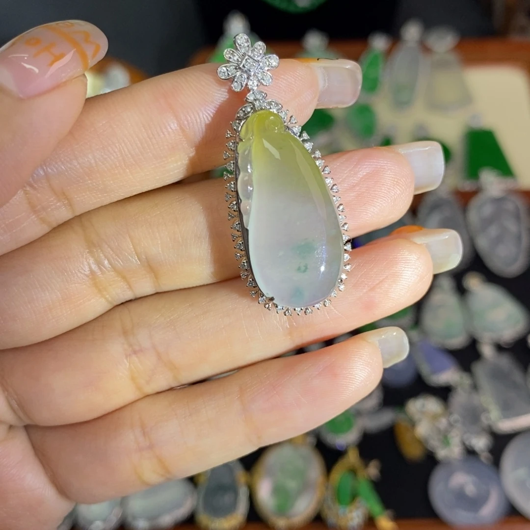 翡翠18K金镶嵌颈饰A货翡翠