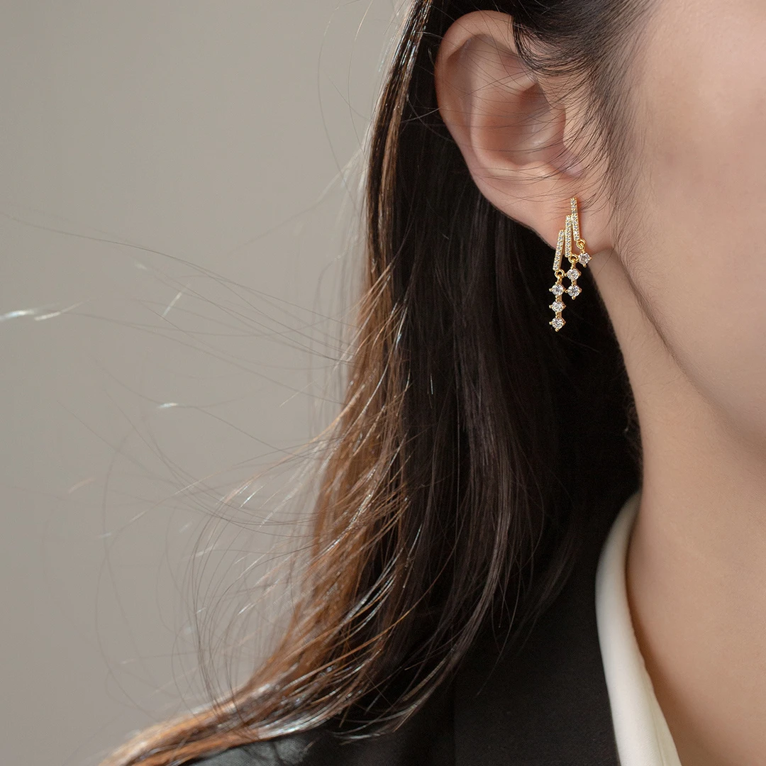 铜合金耳饰 合金耳饰  轻奢简约气质短款锆石蚊香盘无耳洞耳夹